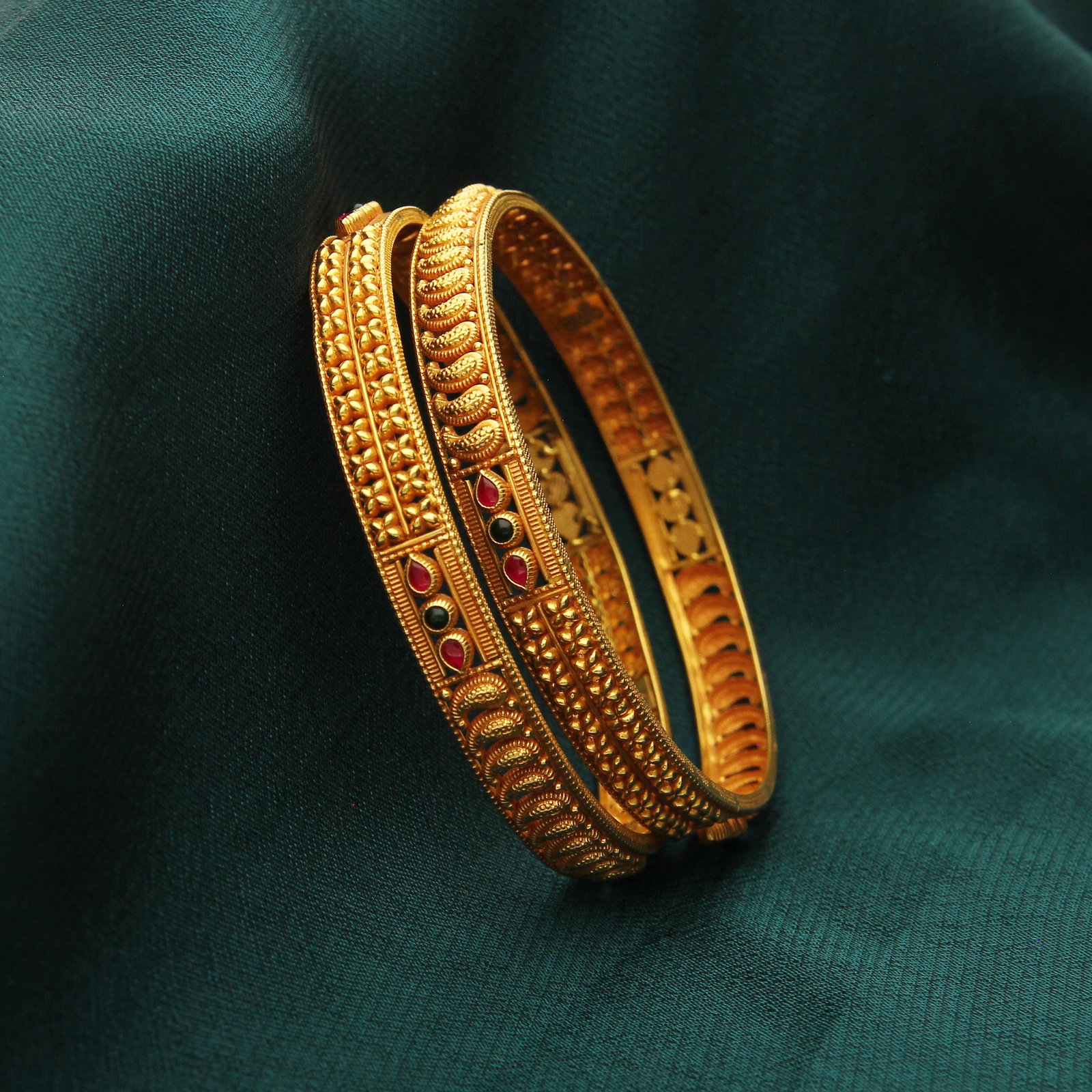 ANTIQUE DAKSHIN BANGLE